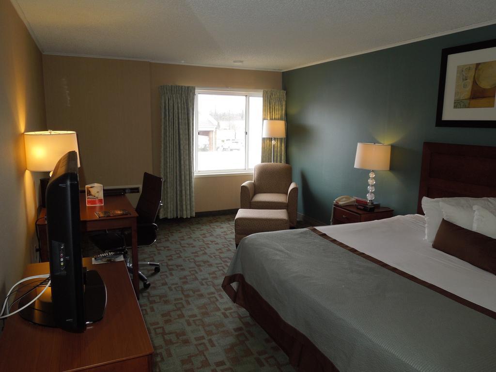 Ramada By Wyndham Vineland Millville Area Room photo